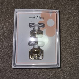 Marc Jacob's Daisy 2 pack mini perfumes